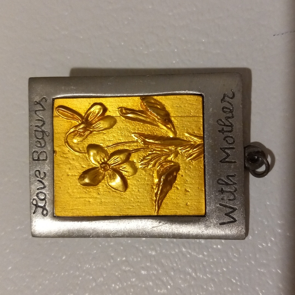 💥5/$10💥M. Basting vintage 1999 Pewter Mother Brooch